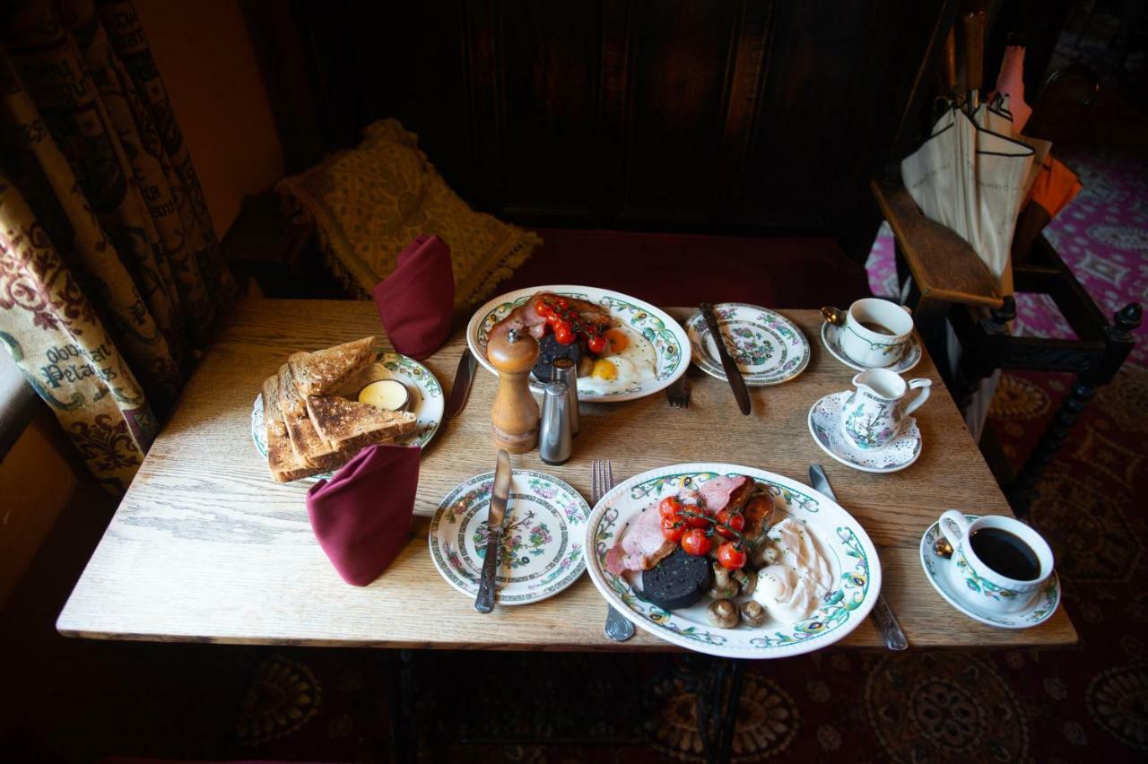 The Withies Inn Годалминг Экстерьер фото